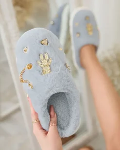 Kapcie^Royalfashion Niebiesko - szare damskie futrzane kapcie z ozdobami Erserra Ecru