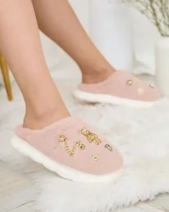 Kapcie^Royalfashion Różowe damskie futrzane kapcie z ozdobami Erserra różowy