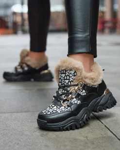 Śniegowce|Sneakersy^Royalfashion Sportowe buty damskie z futerkiem w kolorze m Reyma czarny