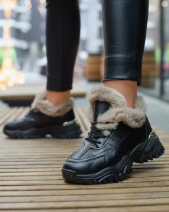 Śniegowce|Ocieplane^Royalfashion Sportowe czarne buty damskie z futerkiem Flixis czarny