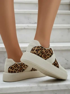 Sneakersy^Royalfashion Sportowe sneakersy damskie z printem w panterkę Big Cat jasny brązowy