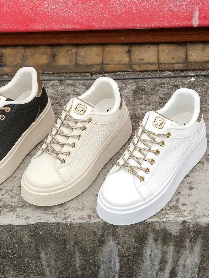 Sneakersy^Royalfashion Sportowe sneakersy damskie z ozdobnymi sznurówkami Eone biały