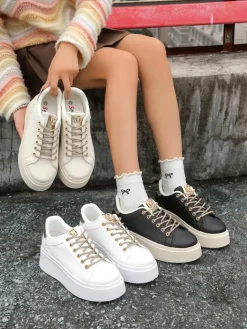 Sneakersy^Royalfashion Sportowe sneakersy damskie z ozdobnymi sznurówkami Eone biały