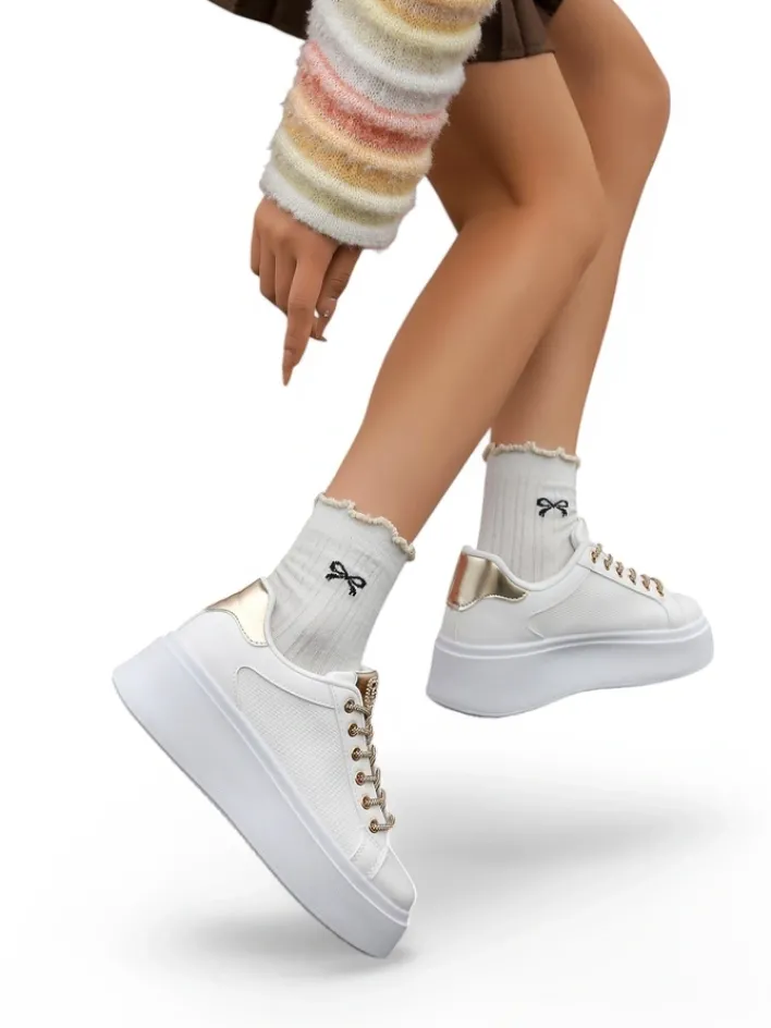 Sneakersy^Royalfashion Sportowe sneakersy damskie z ozdobnymi sznurówkami Eone biały