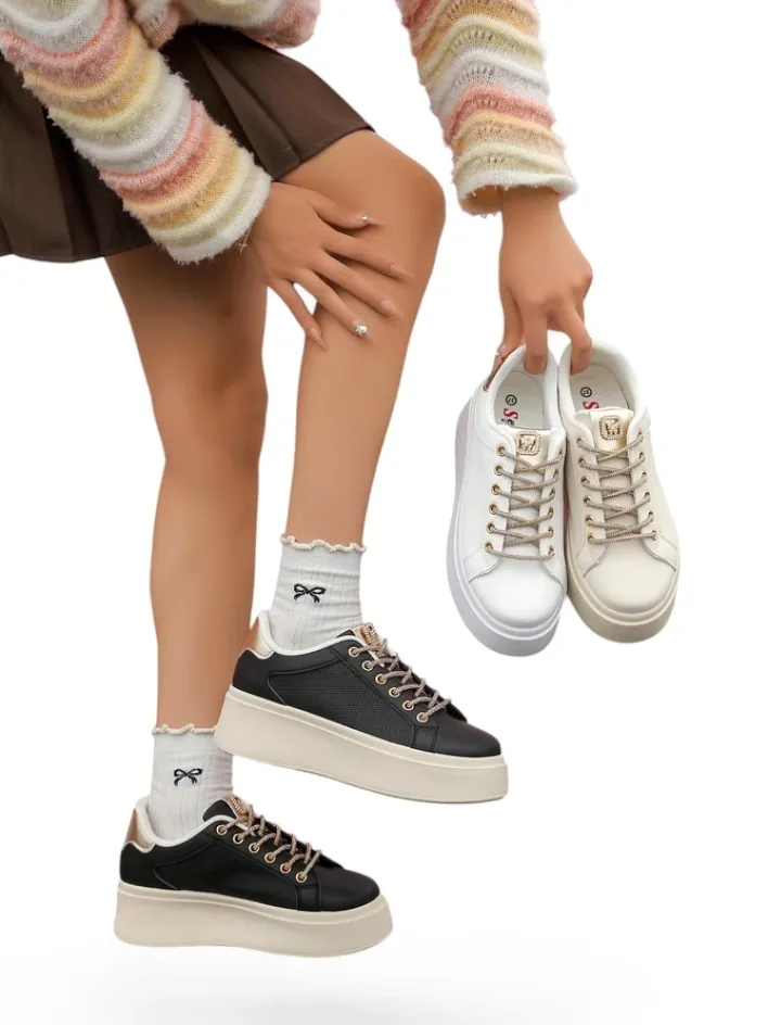 Sneakersy^Royalfashion Sportowe sneakersy damskie z ozdobnymi sznurówkami Eone biały