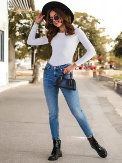 Swetry^Royalfashion Sweter damski z okrągłym dekoltem w kolorze m biały