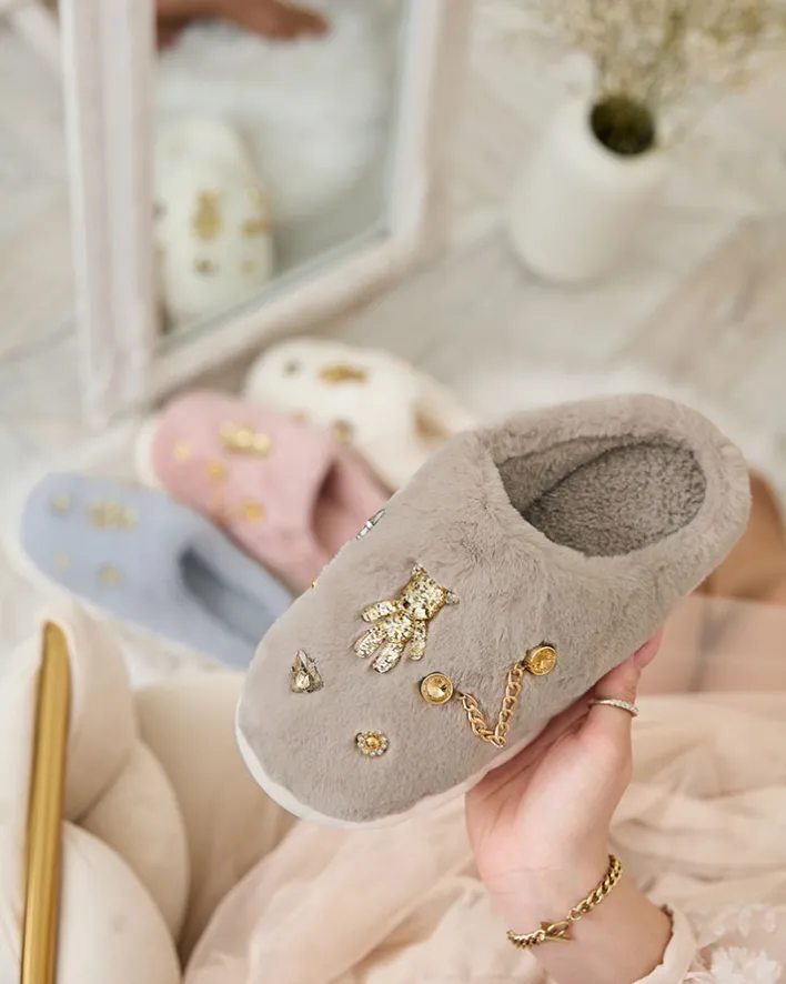 Kapcie^Royalfashion Szare damskie futrzane kapcie z ozdobami Erserra gołębi szary