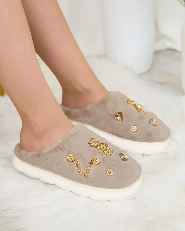 Kapcie^Royalfashion Szare damskie futrzane kapcie z ozdobami Erserra gołębi szary