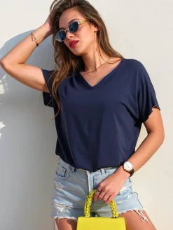 Bluzki / Koszule / Koszulki^Royalfashion Wiskozowa bluzka damska z krótkim rękawem i brokatowym wykończeniem Granatowy