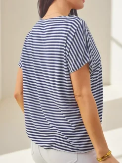 Bluzki / Koszule / Koszulki^Royalfashion Wiskozowa bluzka damska w paski z krótkim rękawem i brokatowym wykończeniem Granatowy