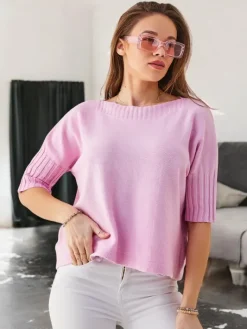 Swetry^Royalfashion Wiskozowy damski sweter z krótkimi rękawami Jasnoróżowy