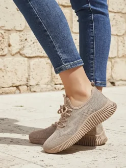 Ugc|Sportowe^Royalfashion Wsuwane damskie materiałowe buty sportowe Royaletta brązowy