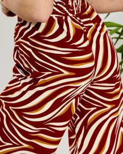 Spodnie Materiałowe^Royalfashion Wzorzyste spodnie damskie typu palazzo w kolorze m czerwony