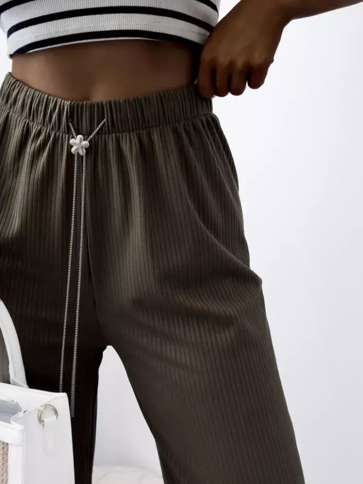 Spodnie Materiałowe^Royalfashion Zielone damskie szerokie spodnie prążkowane zielony