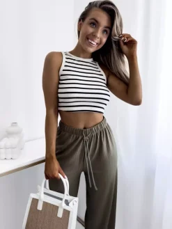 Spodnie Materiałowe^Royalfashion Zielone damskie szerokie spodnie prążkowane zielony