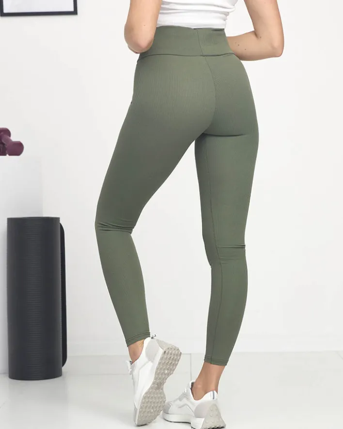 Legginsy / Tregginsy^Royalfashion Zielone damskie prążkowane legginsy z różowymi napisami zielony