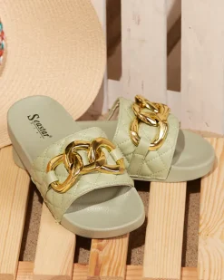 Klapki Płaskie^Royalfashion Zielone damskie pikowane klapki ze złotym łańcuszkiem Eteris zielony