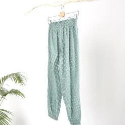 Plus Size|Spodnie Materiałowe^Royalfashion Zielone damskie spodnie materiałowe w groszki PLUS SIZE zielony