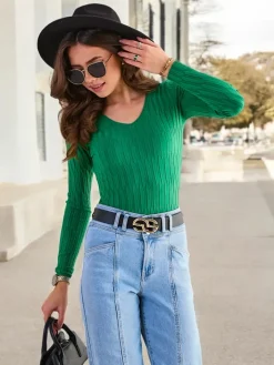 Swetry^Royalfashion damski sweter z dekoltem w serek zielony