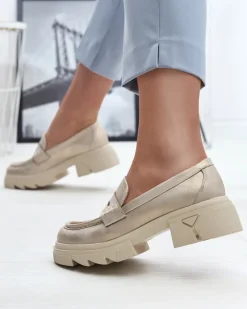 Półbuty|Mokasyny Na Płaskiej Podeszwie^Royalfashion Złote mokasyny damskie z eko skóry Sepop złoty