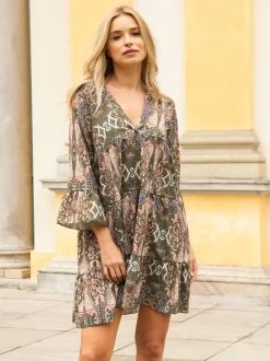 Sukienki Krótkie^Royalfashion Zielona wzorzysta krótka sukienka- Odzież zielony